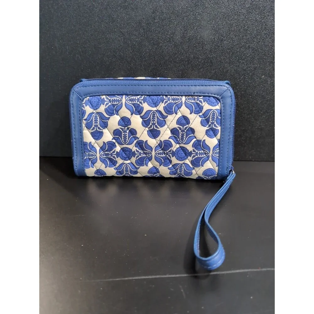 VERA BRADLEY COBALT BLUE TILES WRISTLET WALLET TRIFOLD ID SLOTS CARD CASH - Picture 4 of 16